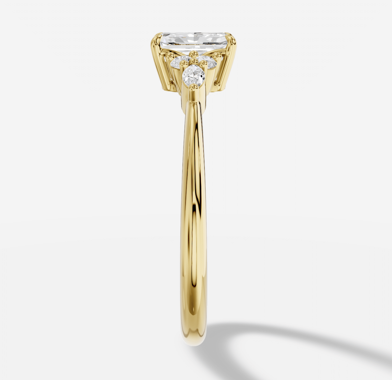 Radiant Diamond Ring in 18K Yellow Gold - Image 4