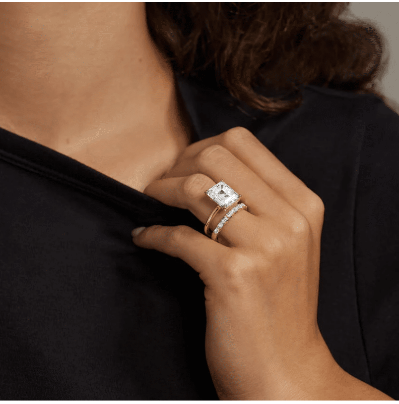 Emerald Cut Diamond Ring in 18K Yellow Gold - Image 2